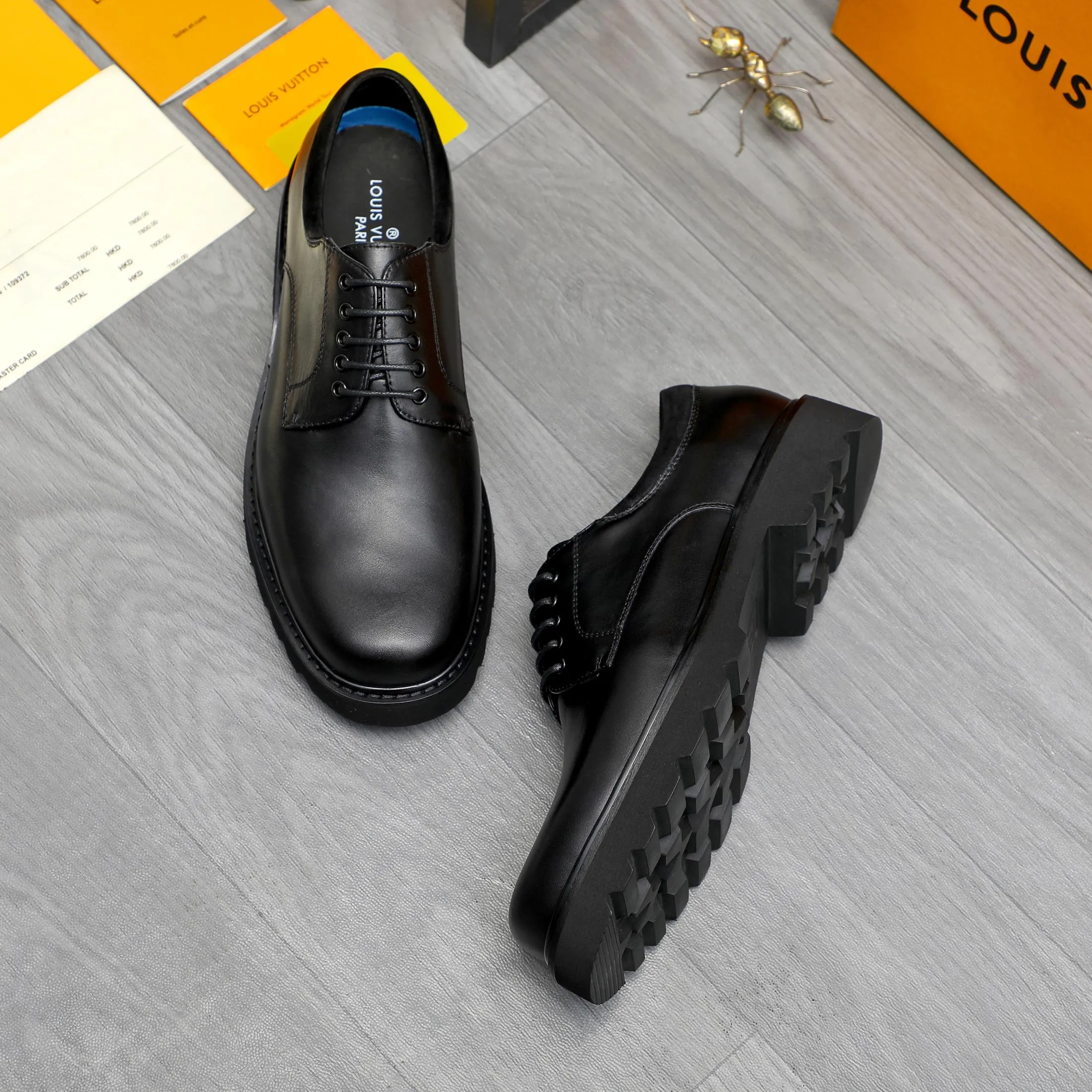 Men's shoes 💰p480 Product trademark: LV (Louis Vuitton) business lace-up leather shoes Regular size: 38-45 (45 is custom-made and non-returnable) Product materials: Selected high-quality cowhide upper, cowhide lining, original rubber outsole